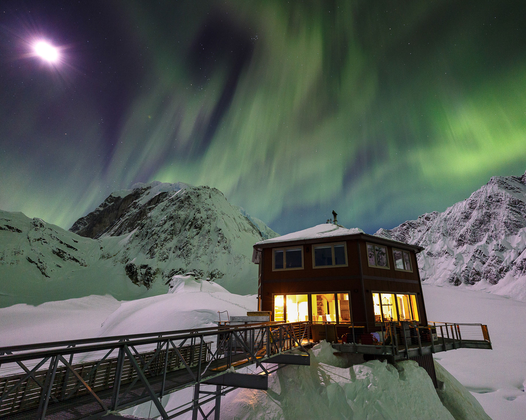 The Northern Lights in Alaska above Sheldon Chalet