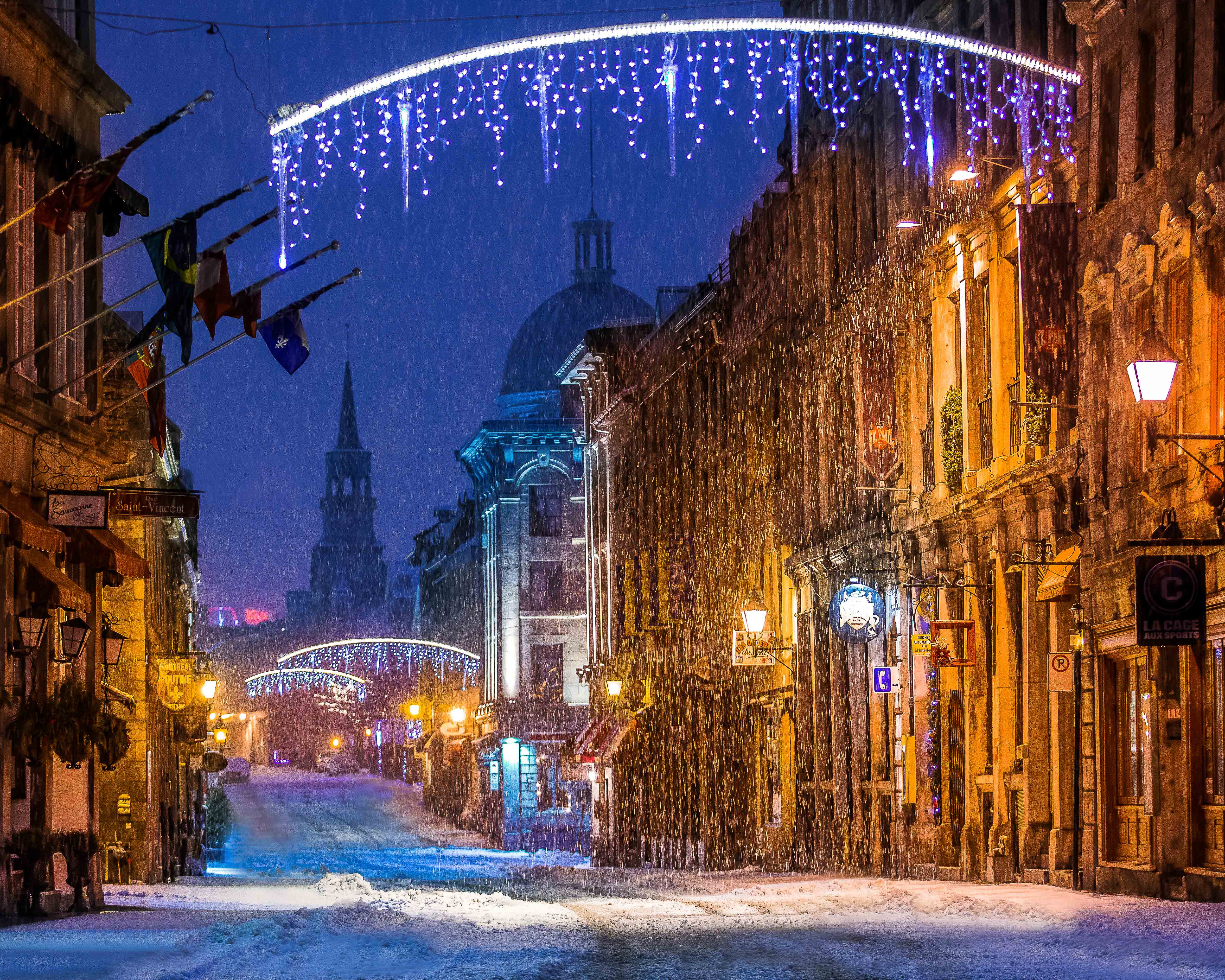 Города и годы фото. Монреаль старый город. Канада улочки Монреаля. Канада Монреаль улицы. Канада Монреаль зима.